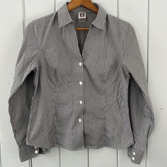 Anne Klein Women’s Pinstripe Blouse Structured Grey/White Size Small Non-Iron - Picture 1 of 6
